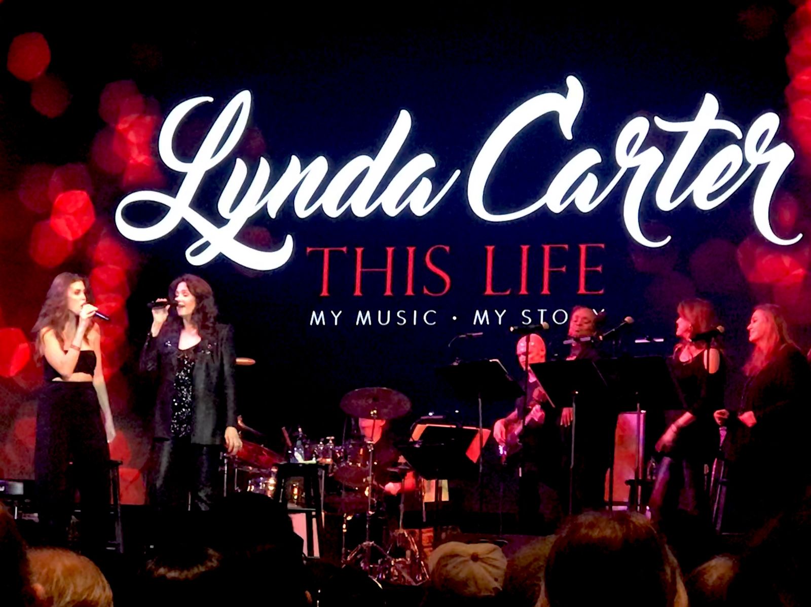 Lynda Carter Serenades FanX Audience with Wit and Songs The Official